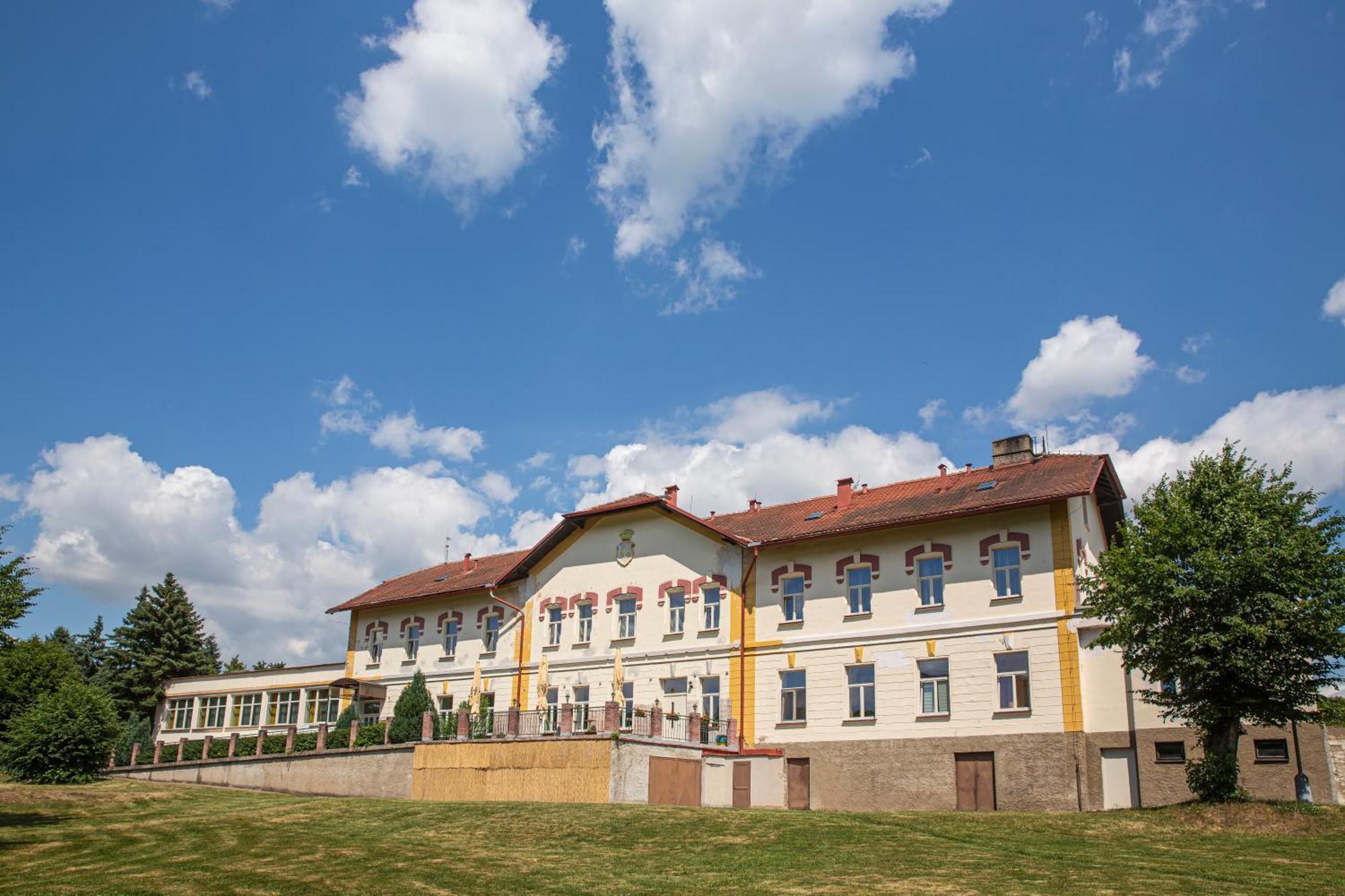Pension V Parku Cesky Sternberk Exterior photo